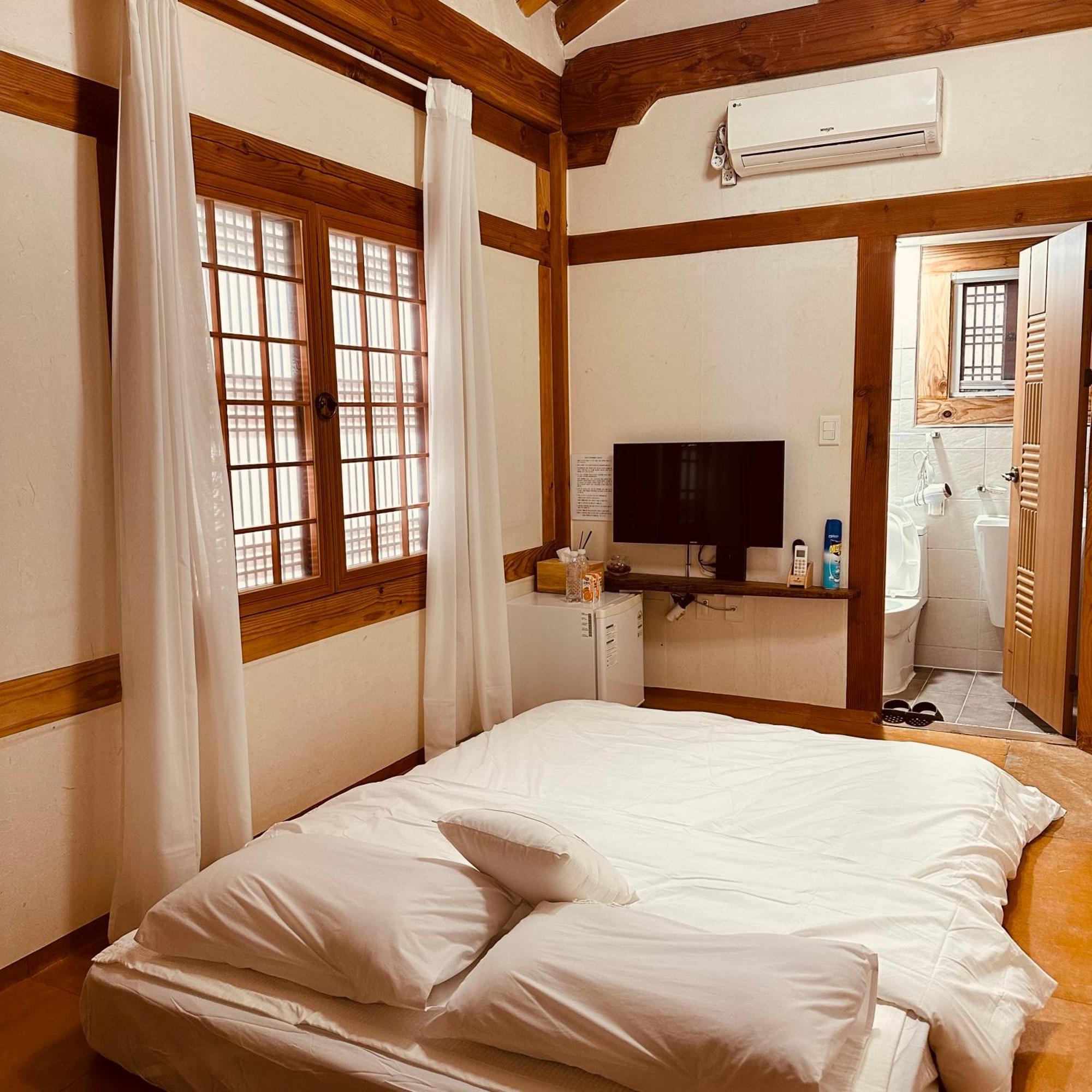 Jeonju Hanok Village Deoksugung Eksteriør bilde
